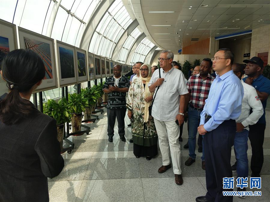 (圖文互動(dòng))(4)多國駐日內(nèi)瓦外交官走訪新疆稱贊經(jīng)濟(jì)發(fā)展社會(huì)和諧