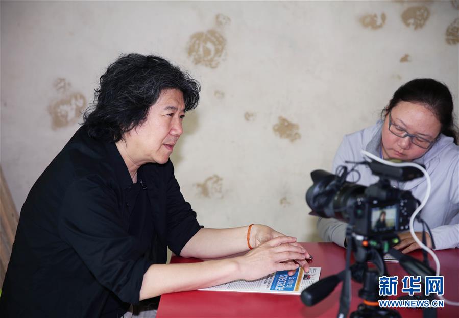 （國際&middot;圖文互動）專訪：結(jié)合傳統(tǒng)與當代 推動中國戲劇國際化&mdash;&mdash;訪話劇《茶館》導(dǎo)演孟京輝