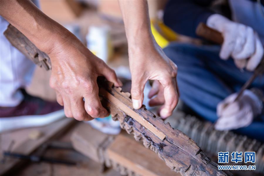 (習(xí)近平出訪配合稿·圖文互動(dòng))(3)通訊:尼泊爾工藝家和中國(guó)文物修復(fù)師的歷史之約