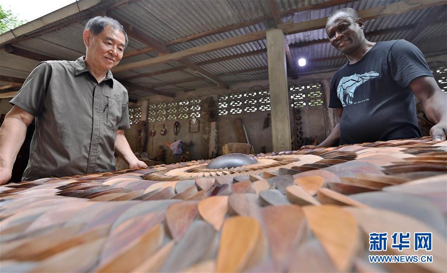 (國際·圖文互動(dòng))(5)通訊:收藏“非洲之美”的中國人——訪幾內(nèi)亞灣非洲國際藝術(shù)博物館館長謝燕申