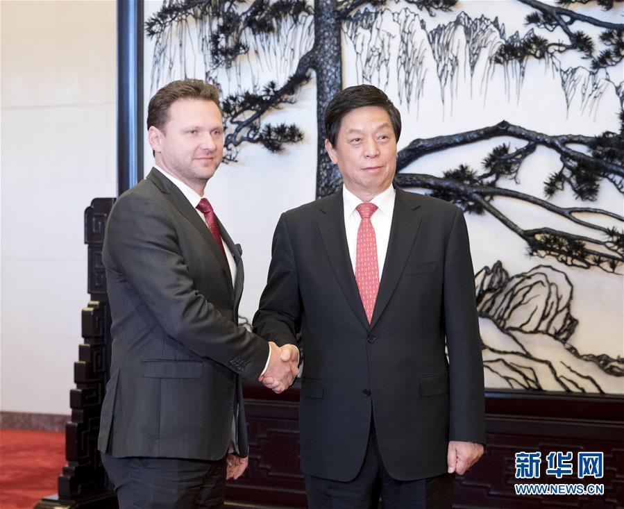 (時政)栗戰(zhàn)書會見捷克眾議院主席馮德拉切克