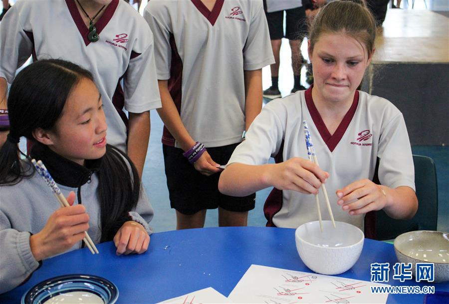 （國際&middot;圖文互動）（4）通訊：&ldquo;Kia Ora，都來吧，漢語學習發(fā)了芽&rdquo;&mdash;&mdash;新西蘭羅托魯阿初級中學中文助教的夢想