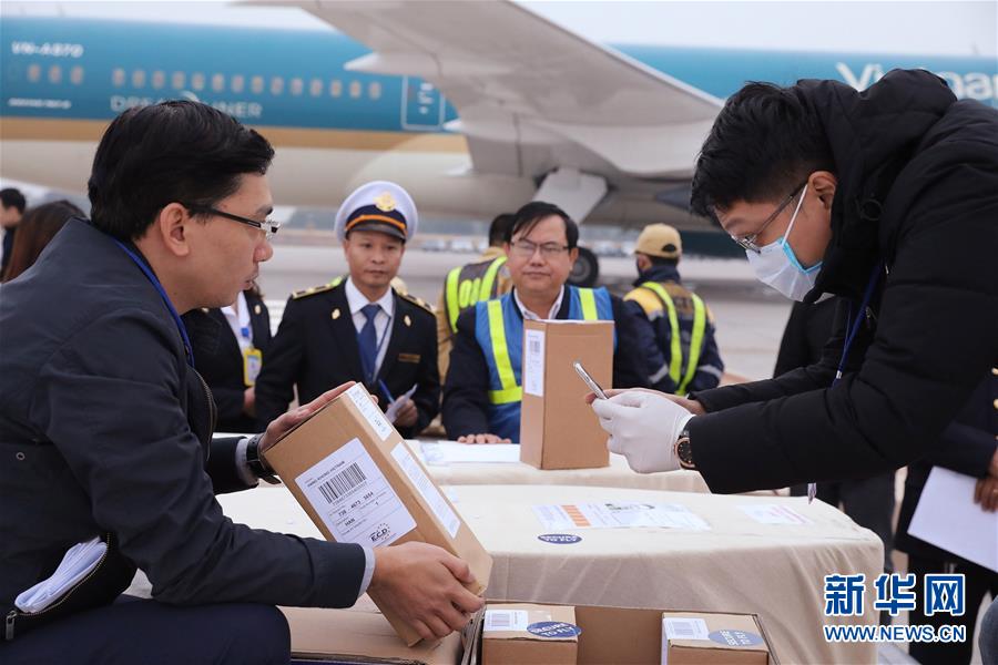 (國(guó)際)(2)英國(guó)貨車(chē)慘案全部遇難者遺體和骨灰運(yùn)回越南