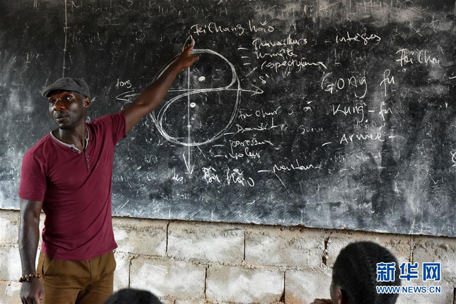 （國(guó)際&middot;圖文互動(dòng)）（5）通訊：&ldquo;我也曾混跡街頭，終于靠習(xí)武自立&rdquo;&mdash;&mdash;喀麥隆人姆巴的武術(shù)情緣