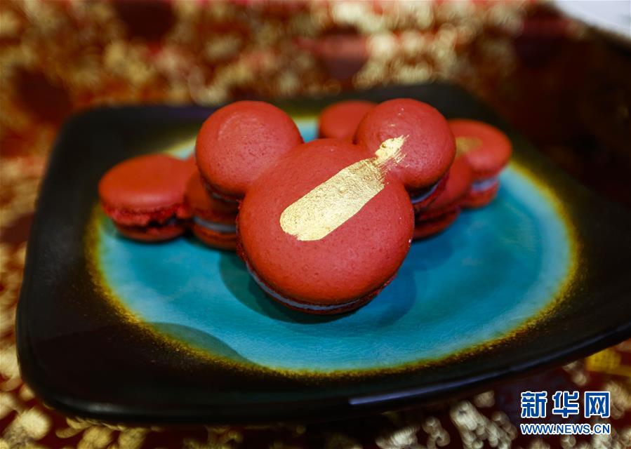 (國際·圖文互動)(9)通訊:美國迪士尼加州冒險樂園紅紅火火迎鼠年