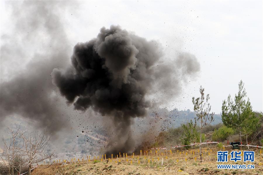 （國際&middot;圖文互動(dòng)）（4）通訊：&ldquo;中國軍人掃雷一如既往專業(yè)和敬業(yè)！&rdquo;&mdash;&mdash;記中國赴黎維和部隊(duì)完成&ldquo;藍(lán)線&rdquo;3個(gè)雷場清排任務(wù)