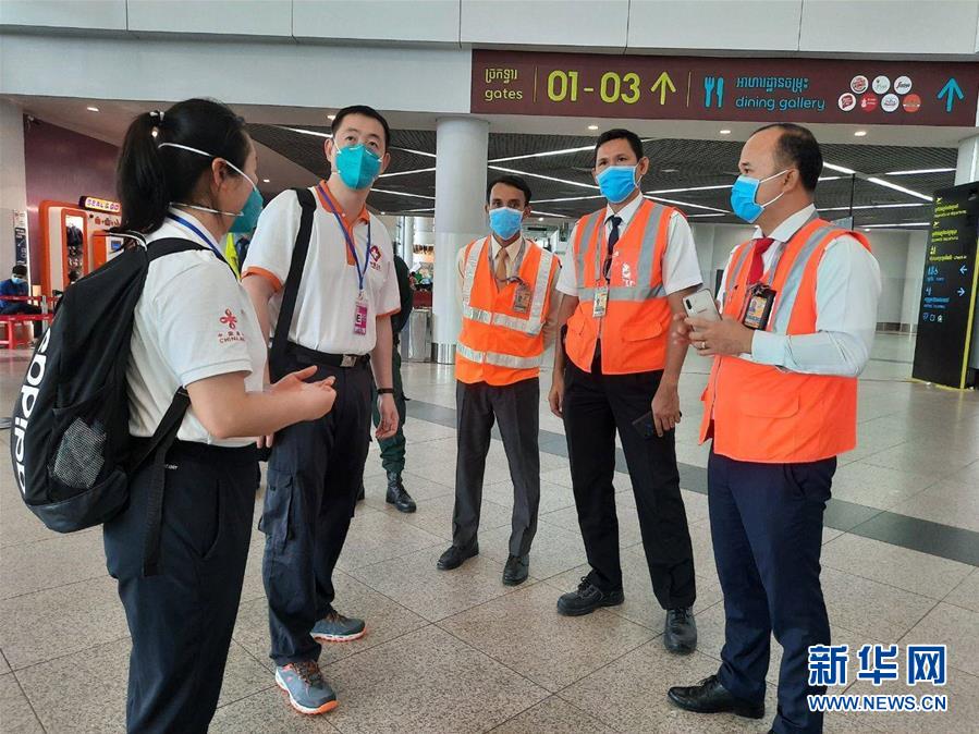 （國際疫情&middot;圖文互動）（4）&ldquo;工作忙碌又細致，經(jīng)驗豐富又專業(yè)&rdquo;&mdash;&mdash;一名柬埔寨青年眼中的中國援柬抗疫醫(yī)療專家組