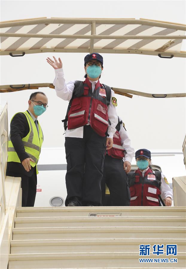 (國際)(2)中國抗疫醫(yī)療專家組抵達布基納法索