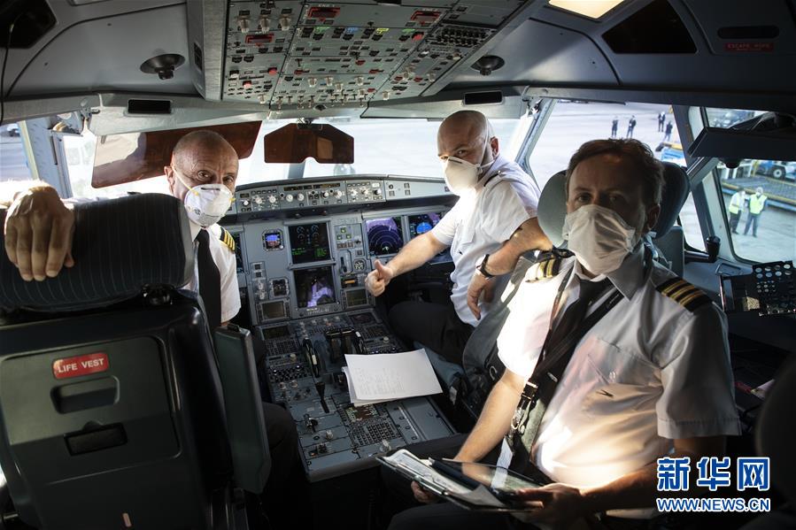 (圖文互動(dòng)·國(guó)際疫情)(3)通訊:3.8萬公里的航程 跨越大洋的情誼——記阿根廷從中國(guó)運(yùn)載防疫物資