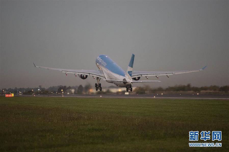 (圖文互動(dòng)·國(guó)際疫情)(6)通訊:3.8萬公里的航程 跨越大洋的情誼——記阿根廷從中國(guó)運(yùn)載防疫物資