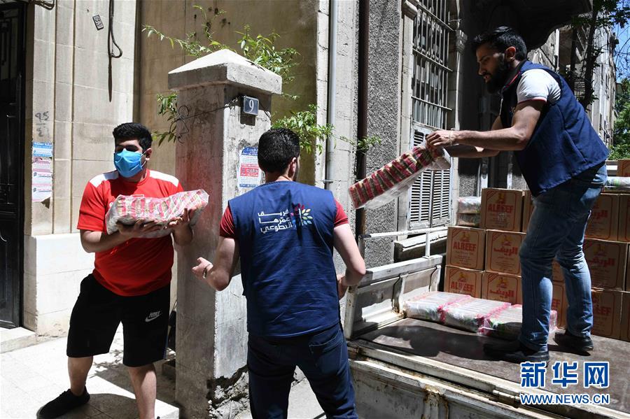 （國際疫情&middot;圖文互動）（2）通訊：疫情中，那抹笑容最難忘&mdash;&mdash;記向困難家庭發(fā)放愛心包裹的敘利亞青年志愿者