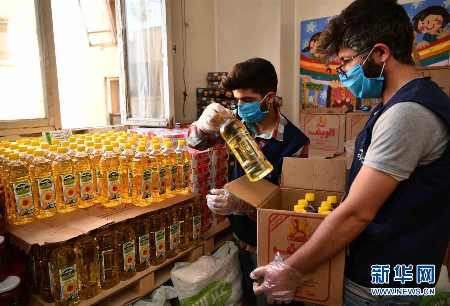 (國(guó)際疫情·圖文互動(dòng))(6)通訊:疫情中,那抹笑容最難忘——記向困難家庭發(fā)放愛心包裹的敘利亞青年志愿者