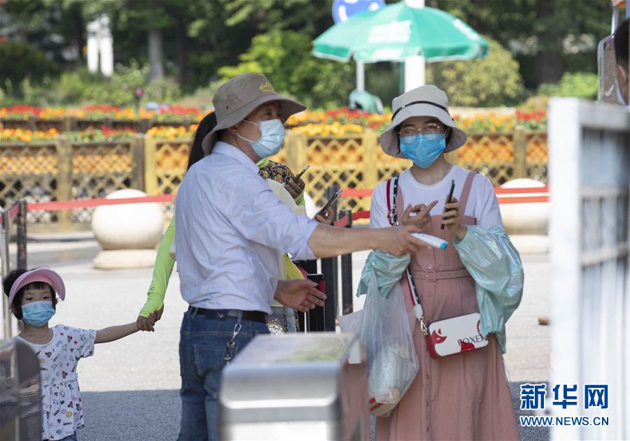 (新華全媒頭條·圖文互動(dòng))(1)寰球抗疫晝夜間