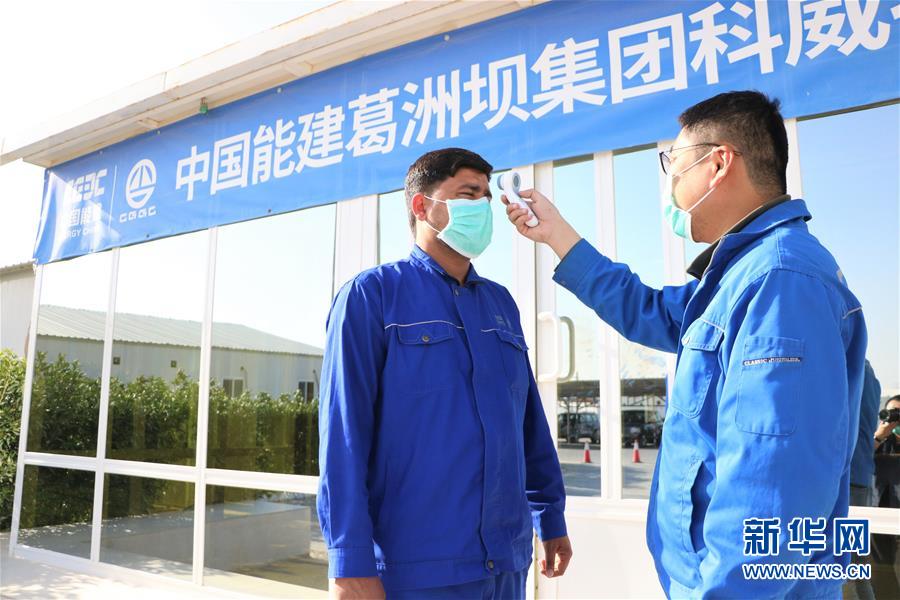 （國(guó)際疫情&middot;圖文互動(dòng)）（6）通訊：防疫、生產(chǎn)兩不誤，沙漠現(xiàn)&ldquo;棋盤&rdquo;&mdash;&mdash;記中企承建科威特住房基建項(xiàng)目