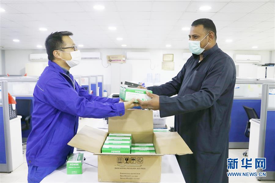 （國(guó)際疫情&middot;圖文互動(dòng)）（3）通訊：防疫、生產(chǎn)兩不誤，沙漠現(xiàn)&ldquo;棋盤&rdquo;&mdash;&mdash;記中企承建科威特住房基建項(xiàng)目