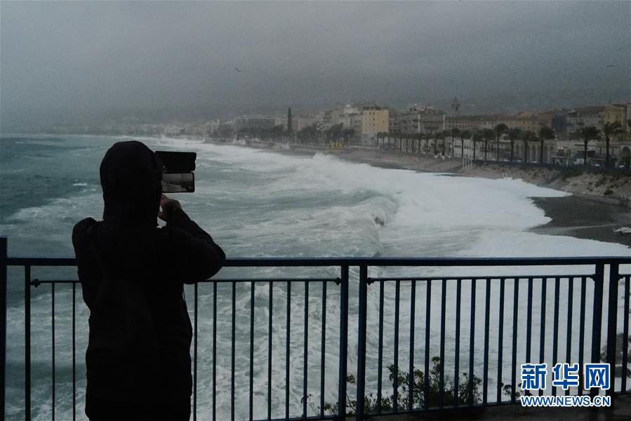 （國(guó)際）（1）法國(guó)東南部地區(qū)遭暴風(fēng)雨襲擊致18人失蹤
