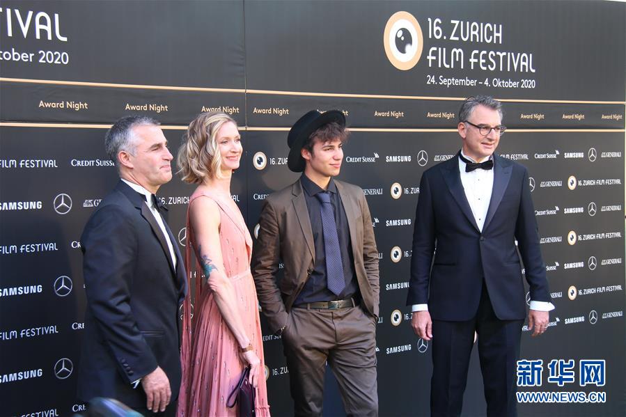 (國際·圖文互動)專訪:加強與中國電影人的合作和交流非常重要——訪蘇黎世電影節(jié)總導(dǎo)演克里斯蒂安·容根