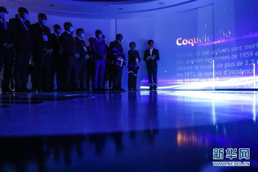 (圖文互動(dòng))(5)“中國承諾從不落空”——記非洲使節(jié)參觀國藥集團(tuán)了解新冠疫苗研發(fā)