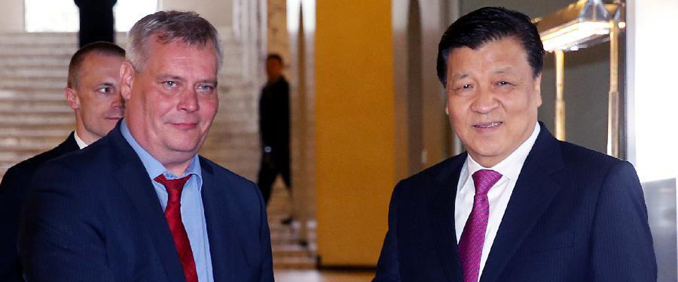 劉云山會見芬蘭社民黨主席、財政部長林內(nèi)