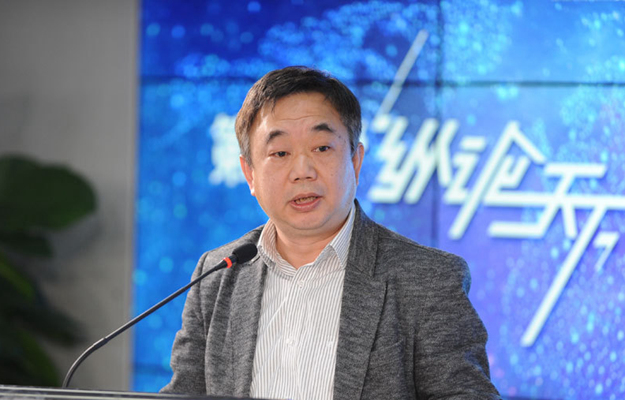 倪峰：明年看全球化，就是看中國