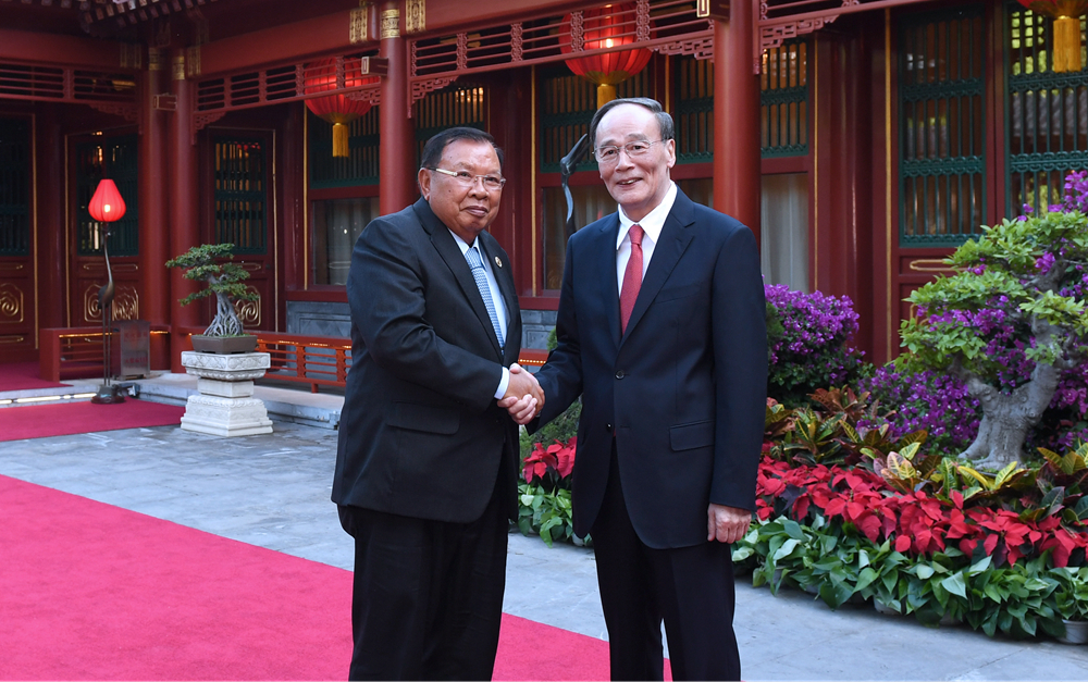 王岐山會見老撾人民革命黨中央總書記、國家主席本揚(yáng)