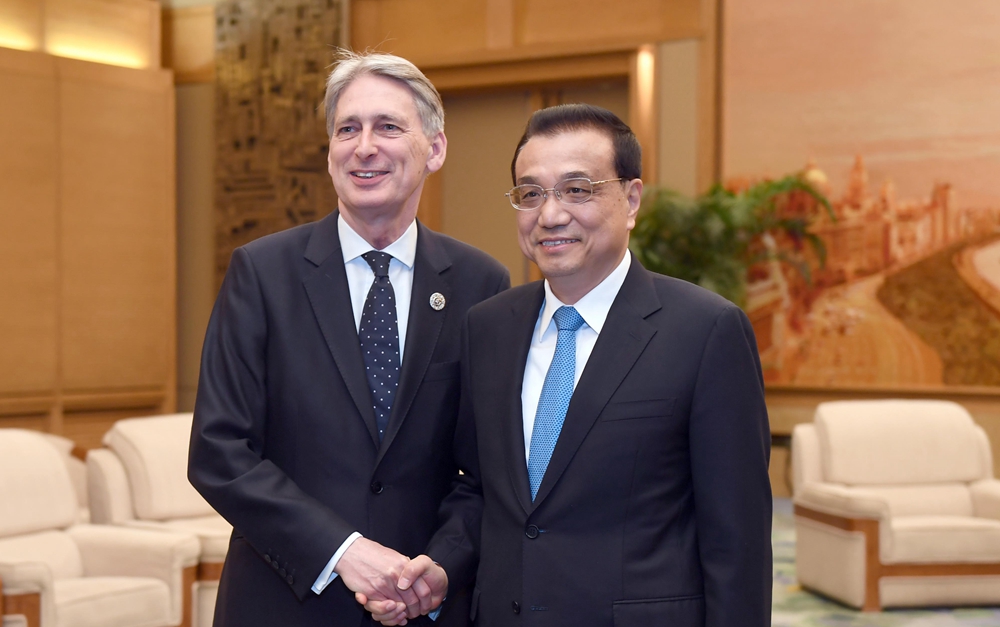 李克強(qiáng)會見英國首相特使、財(cái)政大臣哈蒙德