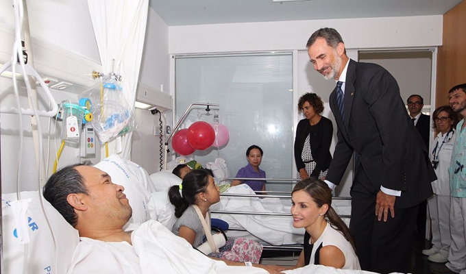 西班牙國王夫婦探望恐襲案?jìng)? /></a>
<p class=