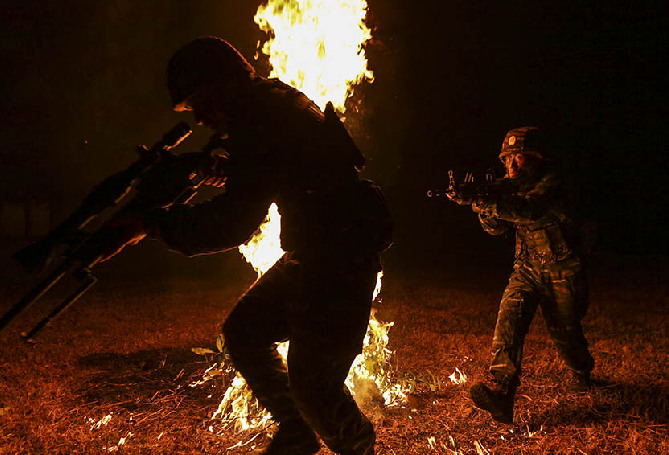 強(qiáng)軍DNA|福利貼，快來瞧狙擊手的瞄準(zhǔn)鏡里是啥樣