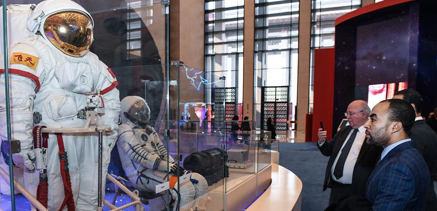 &ldquo;偉大的變革&mdash;&mdash;慶祝改革開放40周年大型展覽&rdquo;迎來(lái)外賓專場(chǎng)