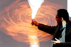 人類首次&ldquo;看見(jiàn)&rdquo;的那個(gè)黑洞，有了偏振圖像