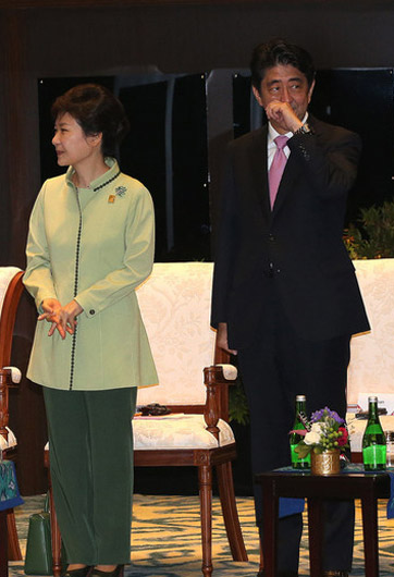 日專(zhuān)家:安倍外交如面包圈 丟掉中韓核心