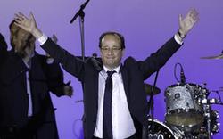 法國當選總統(tǒng)奧朗德在巴黎參加慶?；顒?組圖)