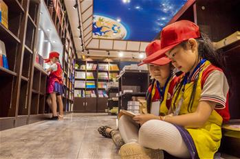 河北武邑：&ldquo;小小薦書(shū)員&rdquo;讀書(shū)薦書(shū)兩不誤